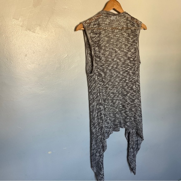 Romeo & Juliet Couture Crochet Cardigan Size Large L Grey Sleeveless Open Vest - Picture 6 of 8